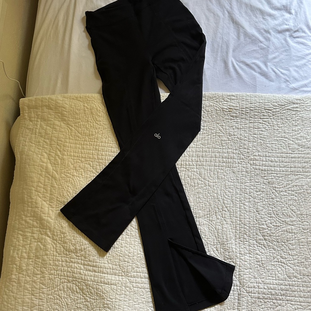 Alo Airbrush Flutter Legging Split Front - Picture 11 of 16